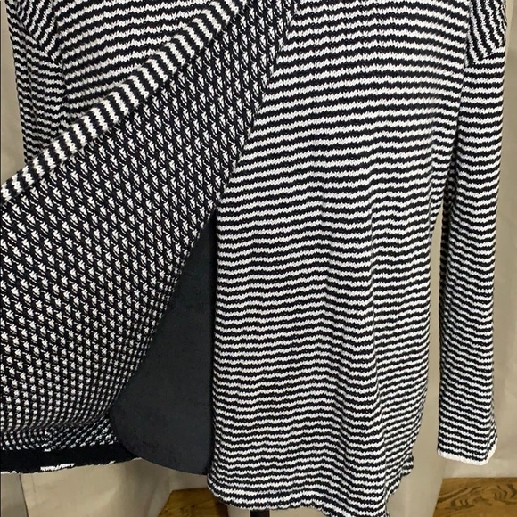 CABI ladies split style sweater (Fergie 3167) - Picture 5 of 6